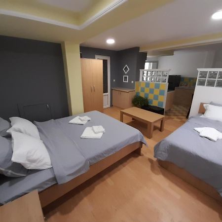 Bato Rooms Pestani Bagian luar foto