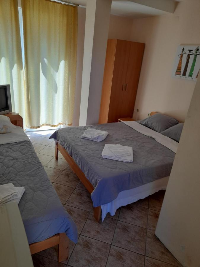Bato Rooms Pestani Bagian luar foto