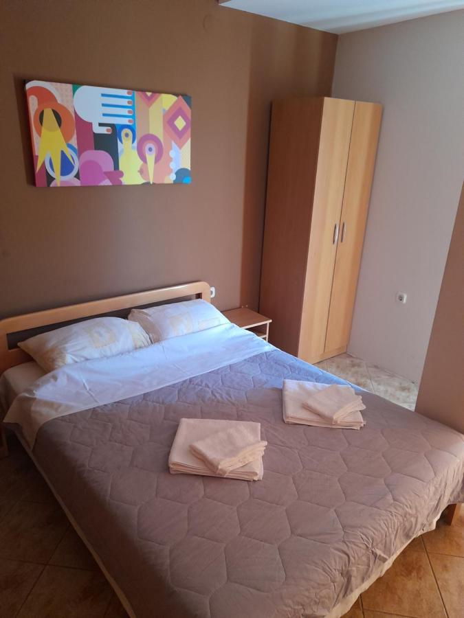 Bato Rooms Pestani Bagian luar foto