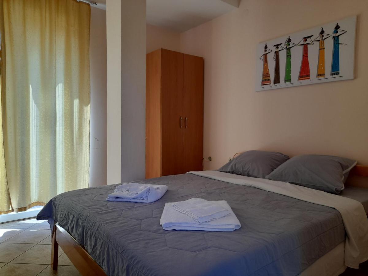 Bato Rooms Pestani Bagian luar foto