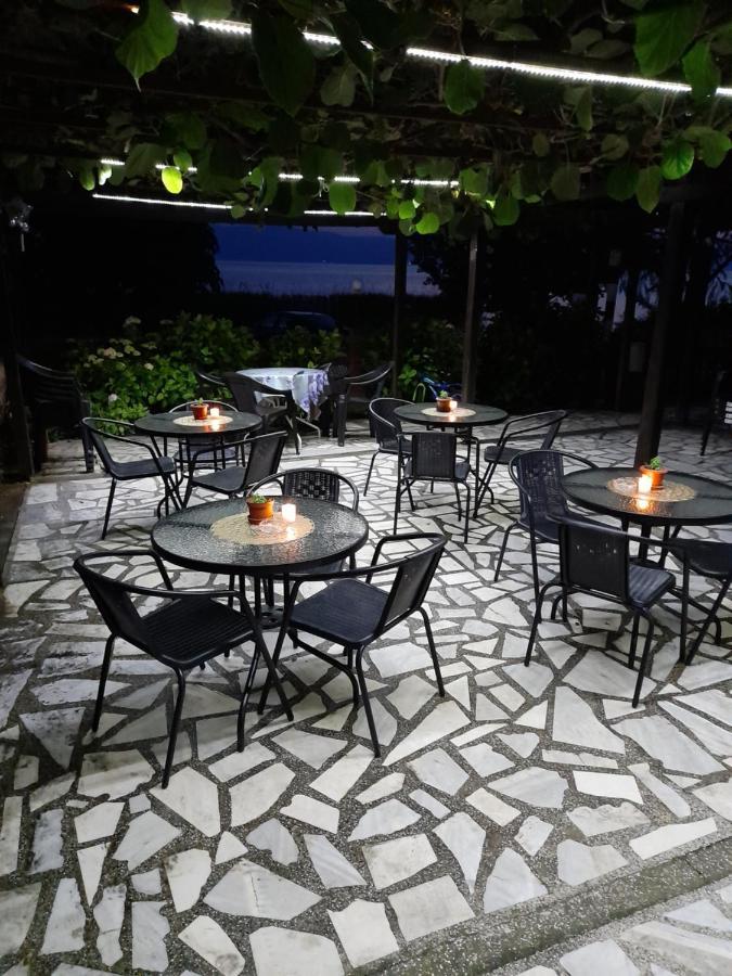 Bato Rooms Pestani Bagian luar foto