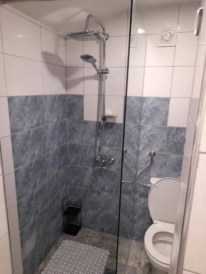 Bato Rooms Pestani Bagian luar foto